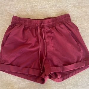 Lululemon Spring Break Away Mid-Rise 3 inch Short